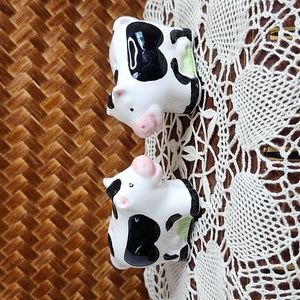 👉DAIRY COWS SALT & PEPPER SHAKERS ~CERAMIC ~HANDPAINTED